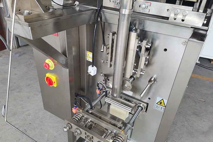 Chinese medicine granule packaging machine
