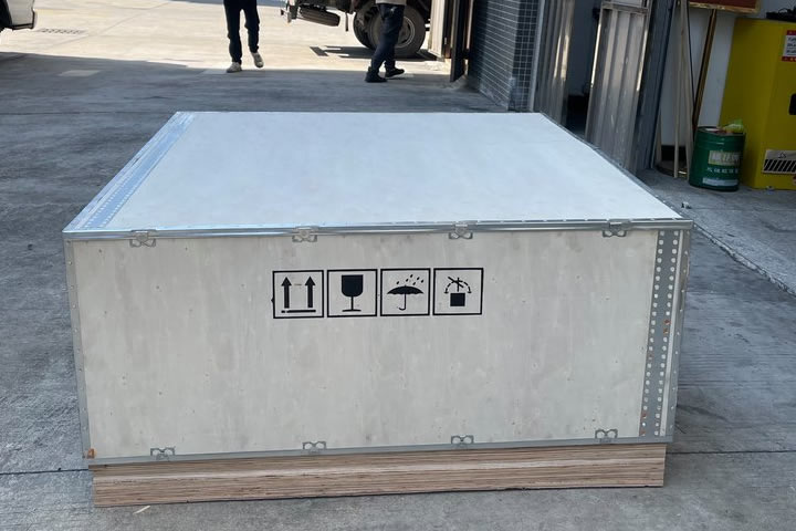 Logistics moisture-proof packaging