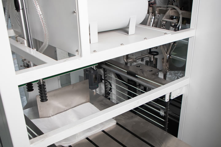 Pillow packaging machine