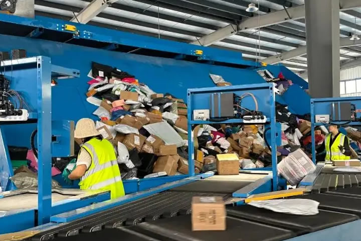automatic parcel sorting and packaging