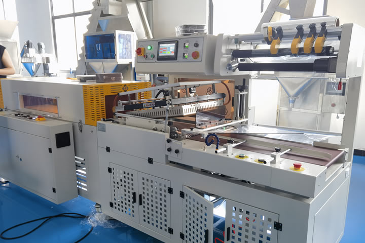 Fully automatic packaging machine