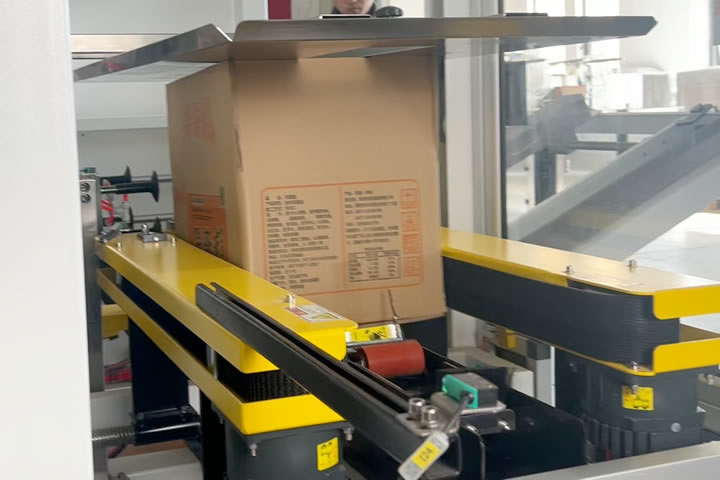 Carton packaging machine