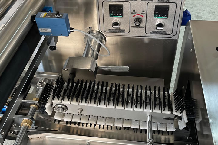 high-speed pillow packaging machine