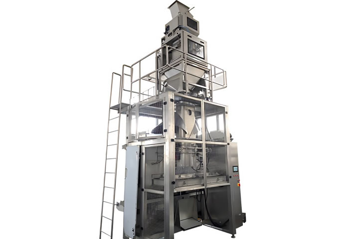 How does the automatic packaging system allow spicy strips and facial masks to coexist peacefully on the same production line?